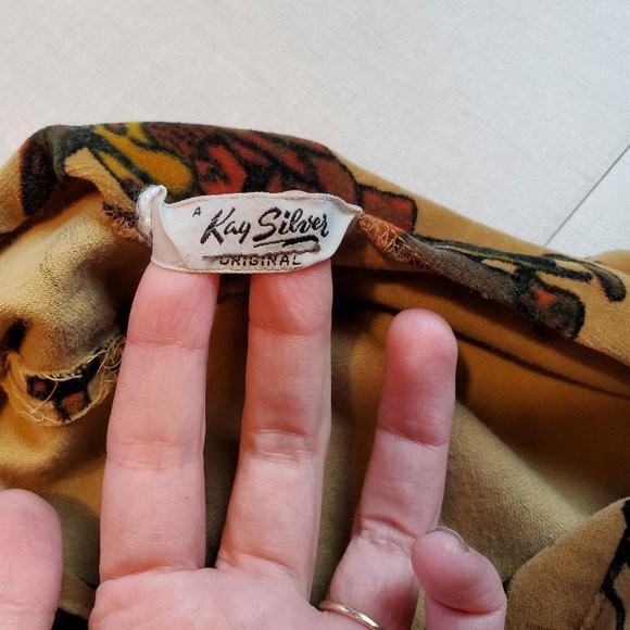 Vintage Velvet Boat Neck Medieval Knights Warriors Print Armor Cropped Shirt - Picture 12 of 15